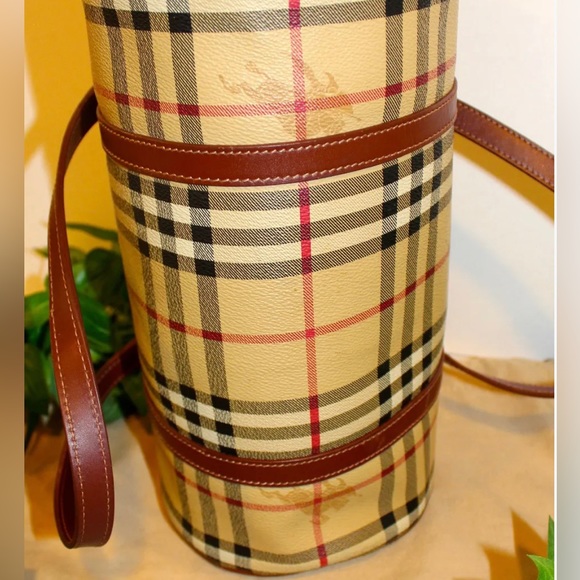 Burberry Leather Nova Check Barrel Bag - Picture 3 of 7